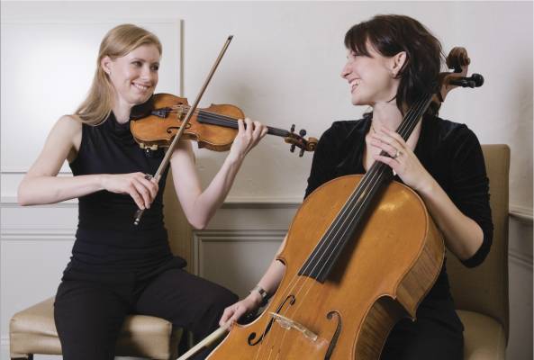 Read more about the article How do I choose between a solo violinist/cellist, a string duo, string trio or string quartet for my event?